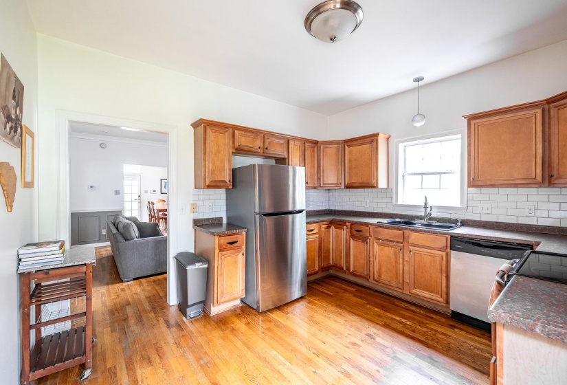 1851 WALKER AVE, Memphis, Tennessee 38114, 3 Bedrooms Bedrooms, 6 Rooms Rooms,2 BathroomsBathrooms,Residential,For Sale,WALKER,10196019