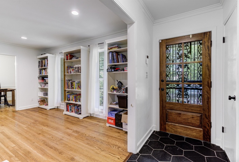 Entryway featuring crown molding, wood finished floors, baseboards, and recessed lighting