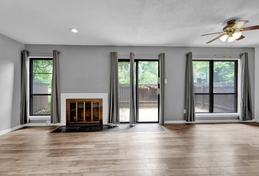 3957 GRAHAMDALE CIR, Memphis, Tennessee 38122, 2 Bedrooms Bedrooms, 5 Rooms Rooms,2 BathroomsBathrooms,Residential,For Sale,GRAHAMDALE,10196440