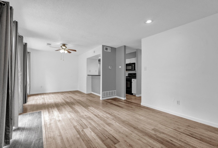 3957 GRAHAMDALE CIR, Memphis, Tennessee 38122, 2 Bedrooms Bedrooms, 5 Rooms Rooms,2 BathroomsBathrooms,Residential,For Sale,GRAHAMDALE,10196440