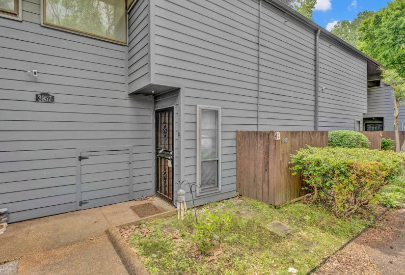 3957 GRAHAMDALE CIR, Memphis, Tennessee 38122, 2 Bedrooms Bedrooms, 5 Rooms Rooms,2 BathroomsBathrooms,Residential,For Sale,GRAHAMDALE,10196440