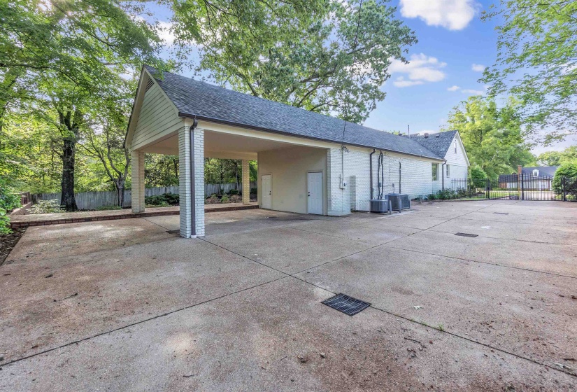 5385 WALNUT GROVE RD, Memphis, Tennessee 38120, 5 Bedrooms Bedrooms, 9 Rooms Rooms,3.1 BathroomsBathrooms,Residential,For Sale,WALNUT GROVE,10196587