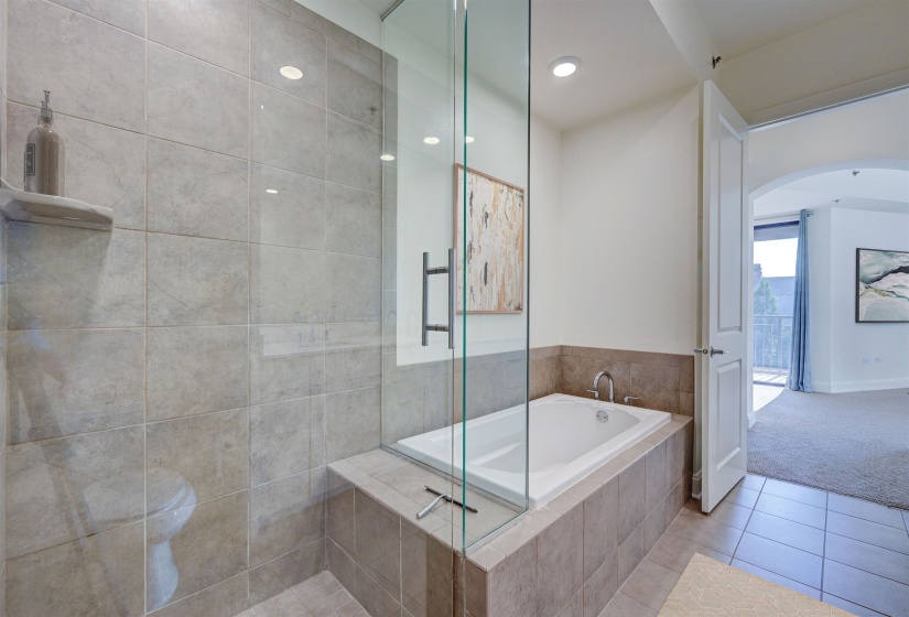 717 RIVERSIDE DR, Memphis, Tennessee 38103, 3 Bedrooms Bedrooms, 6 Rooms Rooms,3 BathroomsBathrooms,Residential,For Sale,RIVERSIDE,10197026