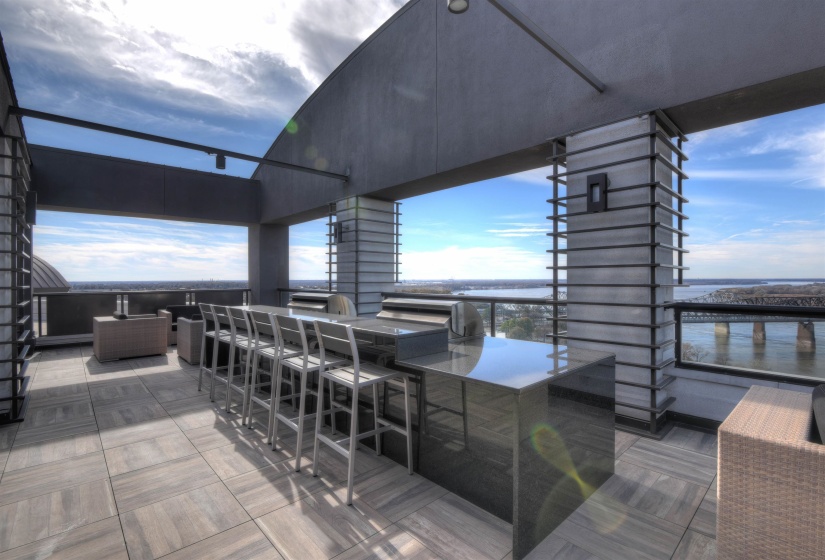 717 RIVERSIDE DR, Memphis, Tennessee 38103, 3 Bedrooms Bedrooms, 6 Rooms Rooms,3 BathroomsBathrooms,Residential,For Sale,RIVERSIDE,10197026