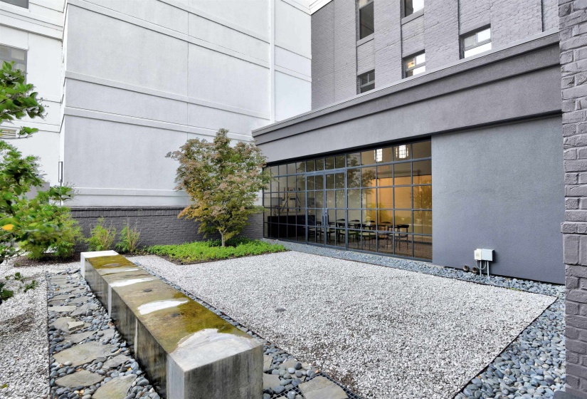 717 RIVERSIDE DR, Memphis, Tennessee 38103, 3 Bedrooms Bedrooms, 6 Rooms Rooms,3 BathroomsBathrooms,Residential,For Sale,RIVERSIDE,10197026