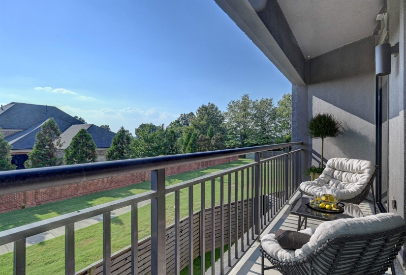 717 RIVERSIDE DR, Memphis, Tennessee 38103, 3 Bedrooms Bedrooms, 6 Rooms Rooms,3 BathroomsBathrooms,Residential,For Sale,RIVERSIDE,10197026