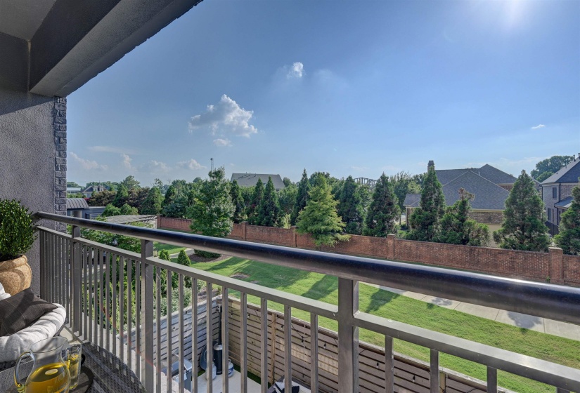 717 RIVERSIDE DR, Memphis, Tennessee 38103, 3 Bedrooms Bedrooms, 6 Rooms Rooms,3 BathroomsBathrooms,Residential,For Sale,RIVERSIDE,10197026