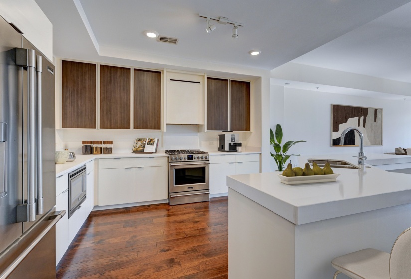 717 RIVERSIDE DR, Memphis, Tennessee 38103, 3 Bedrooms Bedrooms, 6 Rooms Rooms,3 BathroomsBathrooms,Residential,For Sale,RIVERSIDE,10197026