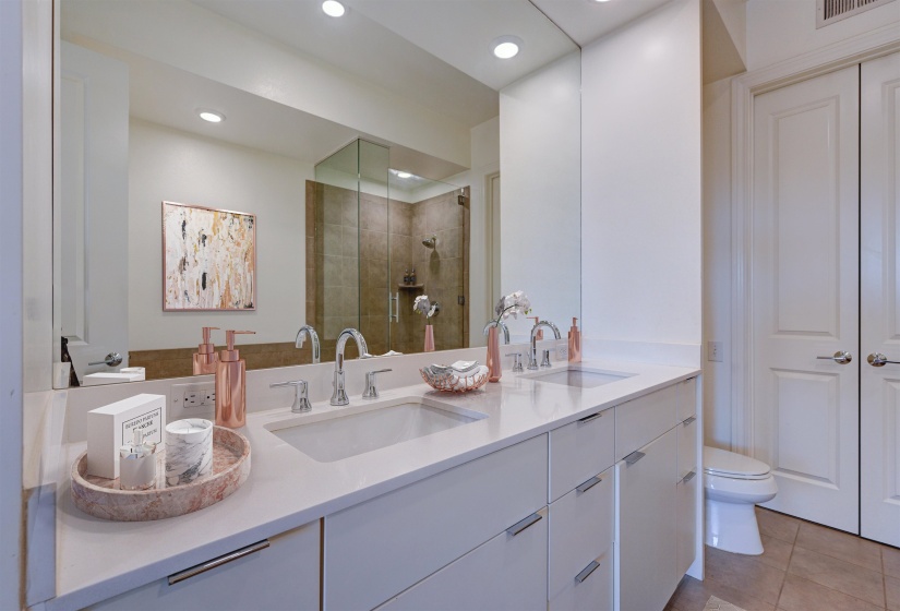 717 RIVERSIDE DR, Memphis, Tennessee 38103, 3 Bedrooms Bedrooms, 6 Rooms Rooms,3 BathroomsBathrooms,Residential,For Sale,RIVERSIDE,10197026