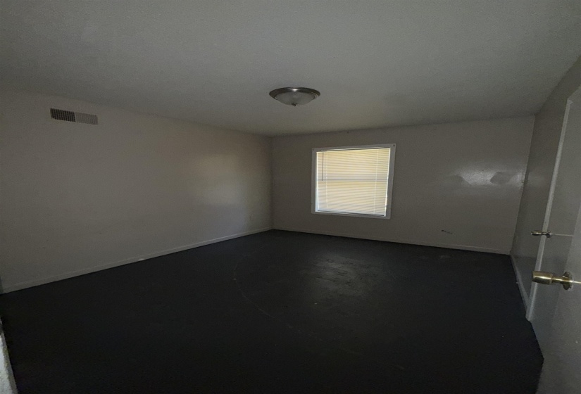 Empty room featuring concrete flooring