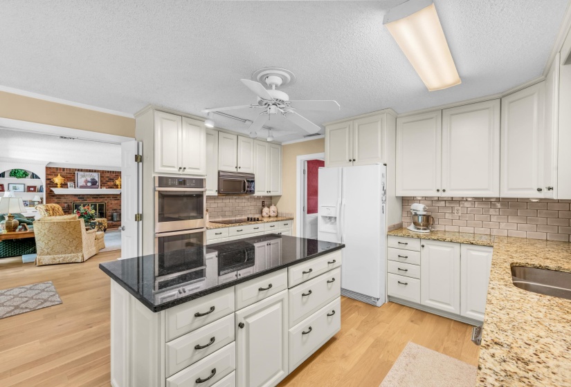 8422 POPLAR PIKE, Germantown, Tennessee 38138, 4 Bedrooms Bedrooms, 9 Rooms Rooms,3.1 BathroomsBathrooms,Residential,For Sale,POPLAR,10197894