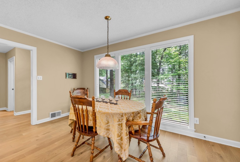 8422 POPLAR PIKE, Germantown, Tennessee 38138, 4 Bedrooms Bedrooms, 9 Rooms Rooms,3.1 BathroomsBathrooms,Residential,For Sale,POPLAR,10197894