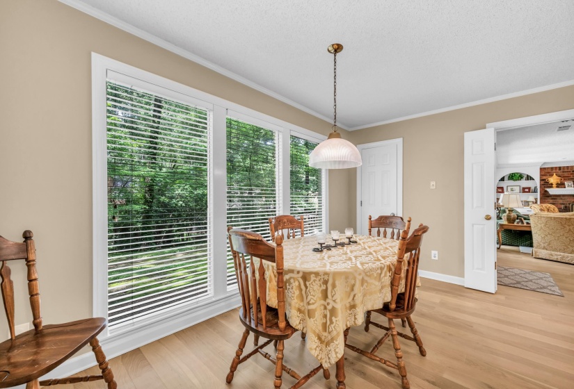 8422 POPLAR PIKE, Germantown, Tennessee 38138, 4 Bedrooms Bedrooms, 9 Rooms Rooms,3.1 BathroomsBathrooms,Residential,For Sale,POPLAR,10197894