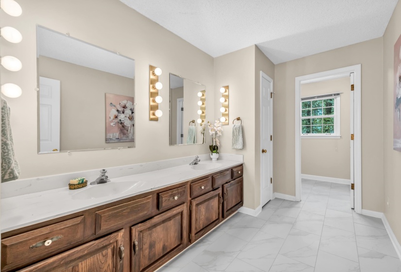 8422 POPLAR PIKE, Germantown, Tennessee 38138, 4 Bedrooms Bedrooms, 9 Rooms Rooms,3.1 BathroomsBathrooms,Residential,For Sale,POPLAR,10197894