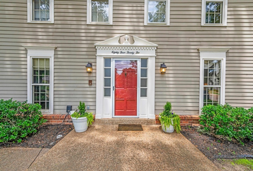 8422 POPLAR PIKE, Germantown, Tennessee 38138, 4 Bedrooms Bedrooms, 9 Rooms Rooms,3.1 BathroomsBathrooms,Residential,For Sale,POPLAR,10197894