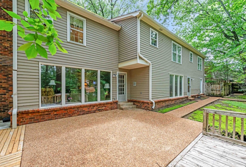 8422 POPLAR PIKE, Germantown, Tennessee 38138, 4 Bedrooms Bedrooms, 9 Rooms Rooms,3.1 BathroomsBathrooms,Residential,For Sale,POPLAR,10197894