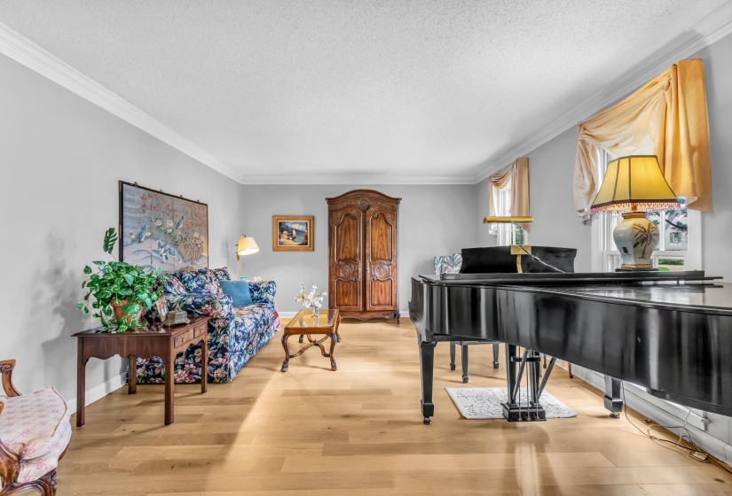 8422 POPLAR PIKE, Germantown, Tennessee 38138, 4 Bedrooms Bedrooms, 9 Rooms Rooms,3.1 BathroomsBathrooms,Residential,For Sale,POPLAR,10197894