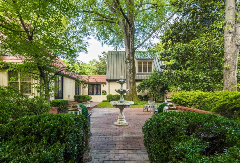 55 ST ANDREWS FWY, Memphis, Tennessee 38111, 5 Bedrooms Bedrooms, 11 Rooms Rooms,4.1 BathroomsBathrooms,Residential,For Sale,ST ANDREWS,10198074