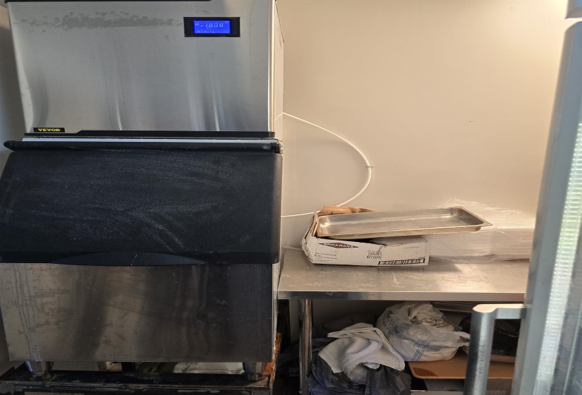 Detailed view of freestanding refrigerator