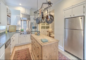 1515 GOODBAR AVE, Memphis, Tennessee 38104, 5 Bedrooms Bedrooms, 11 Rooms Rooms,3.1 BathroomsBathrooms,Rental Properties,For Sale,GOODBAR,10198128