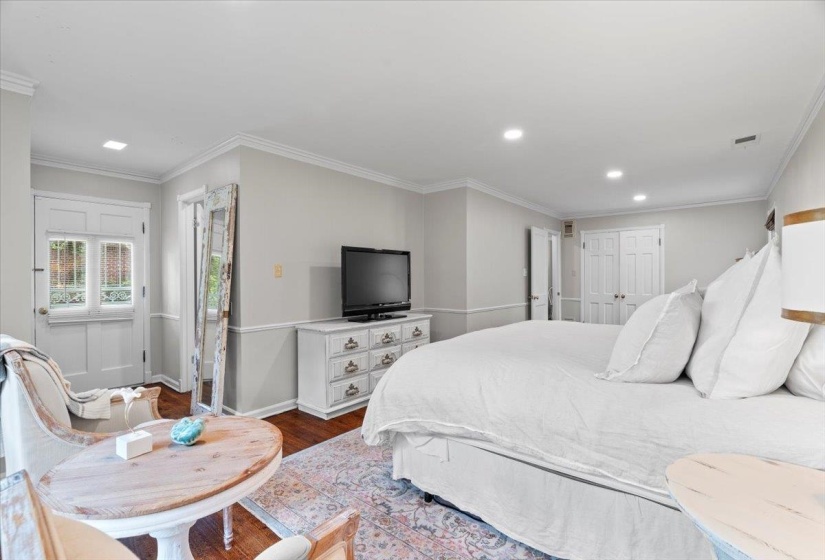 Bedroom featuring recessed lighting, dark wood-style floors, crown molding, baseboards, and a closet