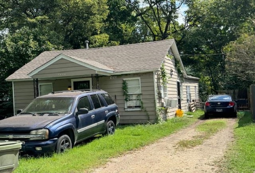 View of home's exterior
