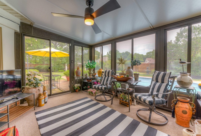 Sunroom / solarium featuring a ceiling fan and lofted ceiling