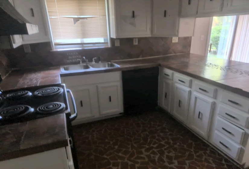 4915 FOXHALL CV, Memphis, Tennessee 38118, 5 Bedroom Bedrooms, 9 Room Rooms,3.1 BathroomBathrooms,Residential,For Sale,FOXHALL,0,10198893