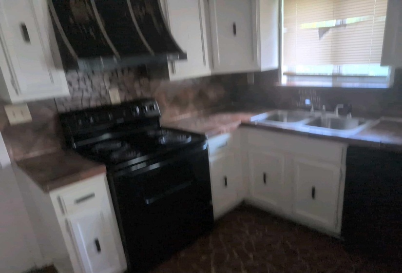 4915 FOXHALL CV, Memphis, Tennessee 38118, 5 Bedroom Bedrooms, 9 Room Rooms,3.1 BathroomBathrooms,Residential,For Sale,FOXHALL,0,10198893