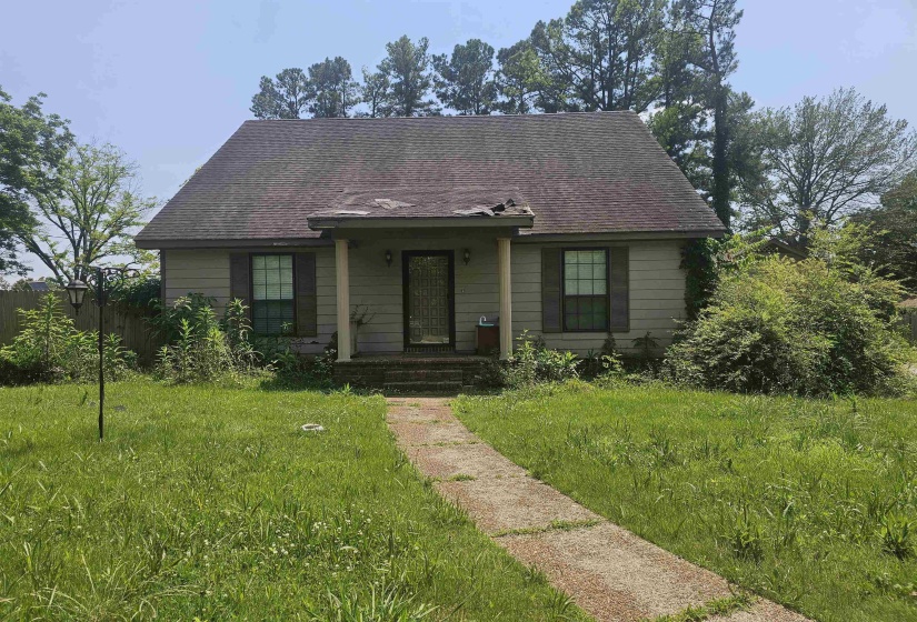 1310 HARALSON ST, Brownsville, Tennessee 38012-2443, 4 Bedrooms Bedrooms, 8 Rooms Rooms,3.1 BathroomsBathrooms,Residential,For Sale,HARALSON,10199579