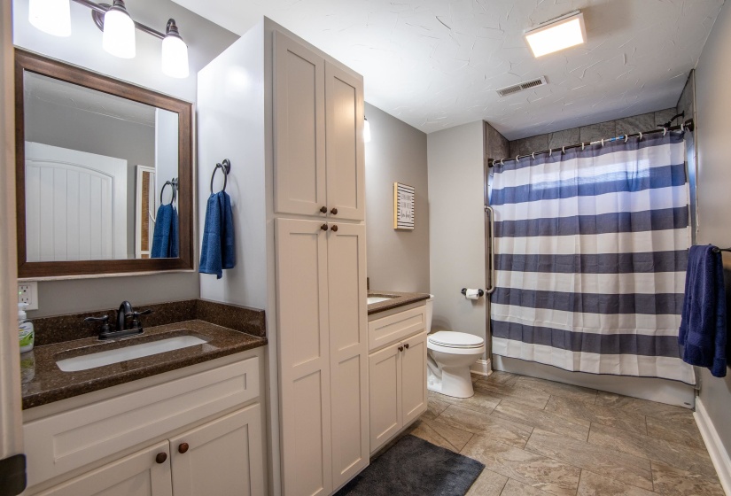 865 SYLVAN DR, Savannah, Tennessee 38372, 5 Bedrooms Bedrooms, 12 Rooms Rooms,2.1 BathroomsBathrooms,Residential,For Sale,SYLVAN,10188737