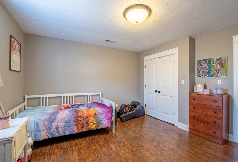 865 SYLVAN DR, Savannah, Tennessee 38372, 5 Bedrooms Bedrooms, 12 Rooms Rooms,2.1 BathroomsBathrooms,Residential,For Sale,SYLVAN,10188737