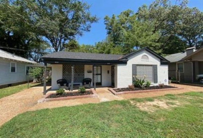 Ranch-style house featuring a front lawn