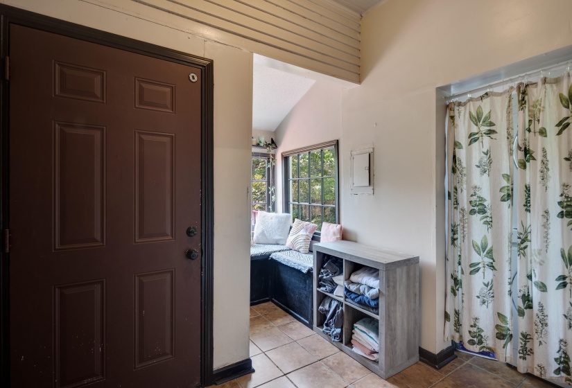 3687 CARNES AVE, Memphis, Tennessee 38111, 2 Bedrooms Bedrooms, 5 Rooms Rooms,1 BathroomBathrooms,Residential,For Sale,CARNES,10195447