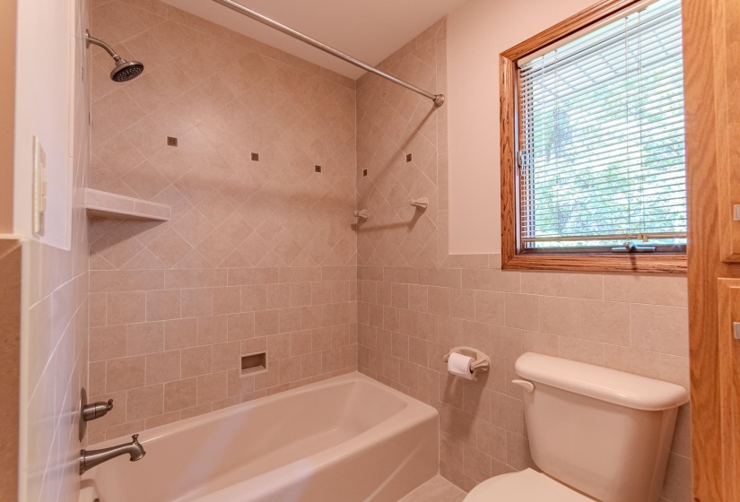 1910 HAMBURG LOOP, Savannah, Tennessee 38372, 3 Bedrooms Bedrooms, 7 Rooms Rooms,2 BathroomsBathrooms,Residential,For Sale,HAMBURG,10202241