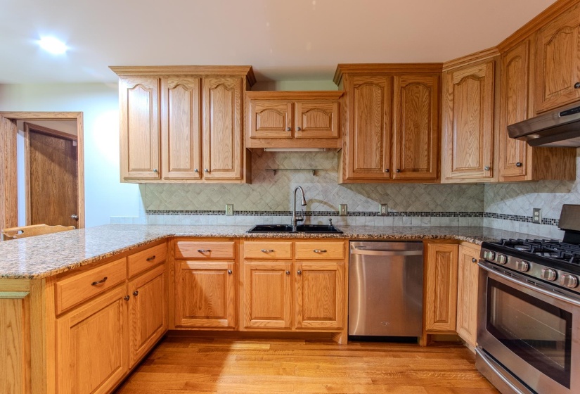 1910 HAMBURG LOOP, Savannah, Tennessee 38372, 3 Bedrooms Bedrooms, 7 Rooms Rooms,2 BathroomsBathrooms,Residential,For Sale,HAMBURG,10202241