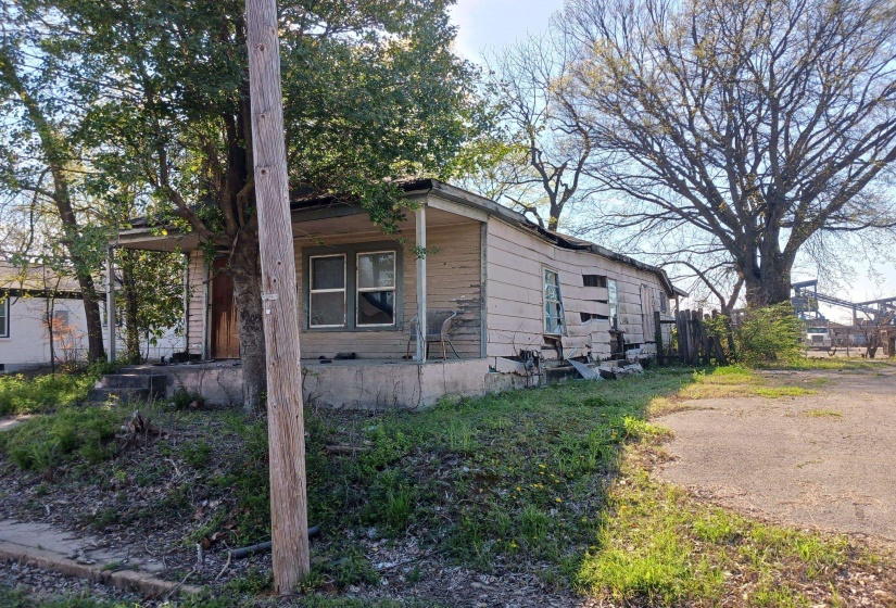 View of side of home