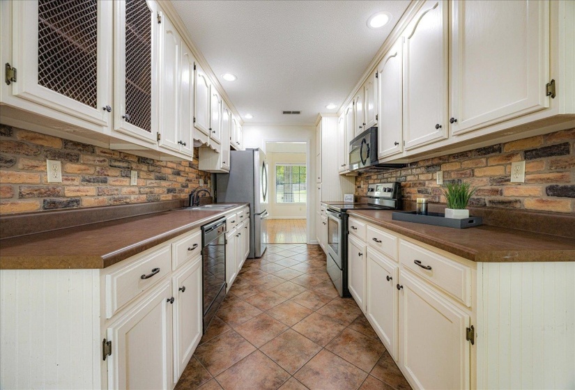6640 LAUREL VALLEY DR, Bartlett, Tennessee 38135, 3 Bedrooms Bedrooms, 8 Rooms Rooms,2 BathroomsBathrooms,Residential,For Sale,LAUREL VALLEY,10202601