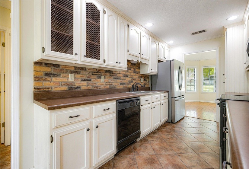 6640 LAUREL VALLEY DR, Bartlett, Tennessee 38135, 3 Bedrooms Bedrooms, 8 Rooms Rooms,2 BathroomsBathrooms,Residential,For Sale,LAUREL VALLEY,10202601