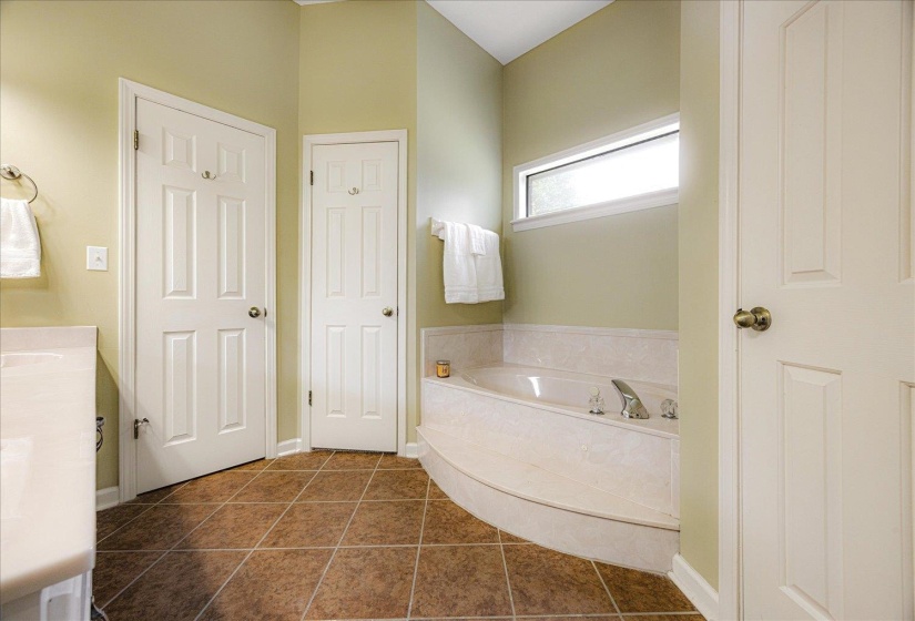 6640 LAUREL VALLEY DR, Bartlett, Tennessee 38135, 3 Bedrooms Bedrooms, 8 Rooms Rooms,2 BathroomsBathrooms,Residential,For Sale,LAUREL VALLEY,10202601