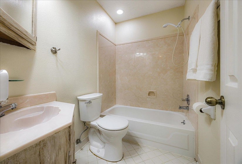 6640 LAUREL VALLEY DR, Bartlett, Tennessee 38135, 3 Bedrooms Bedrooms, 8 Rooms Rooms,2 BathroomsBathrooms,Residential,For Sale,LAUREL VALLEY,10202601