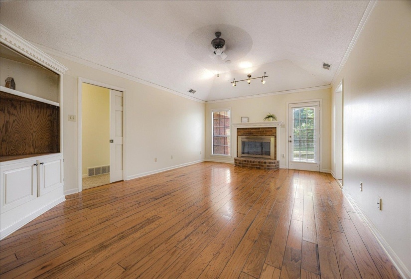 6640 LAUREL VALLEY DR, Bartlett, Tennessee 38135, 3 Bedrooms Bedrooms, 8 Rooms Rooms,2 BathroomsBathrooms,Residential,For Sale,LAUREL VALLEY,10202601