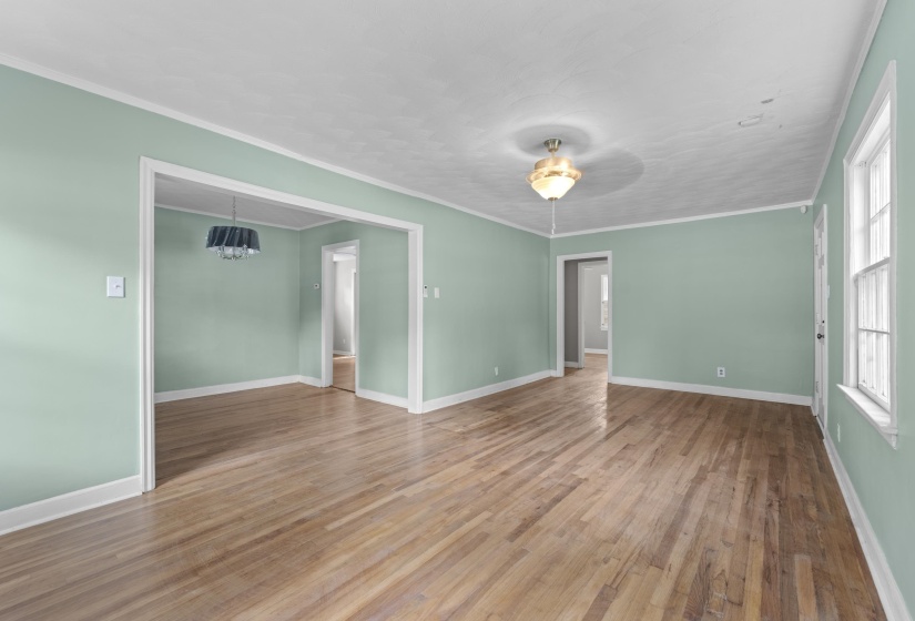 View of the living room vacant.