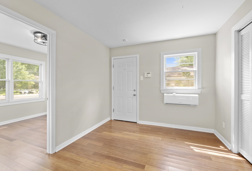 View of the breakfast or sitting room vacant.
