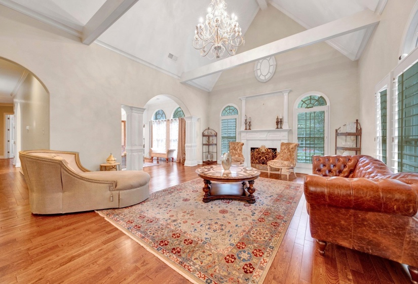 371 CHERRY CIR, Memphis, Tennessee 38117, 4 Bedroom Bedrooms, 11 Room Rooms,3.2 BathroomBathrooms,Residential,For Sale,CHERRY,0,10203134