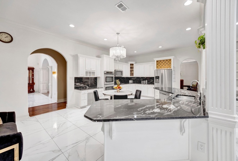 371 CHERRY CIR, Memphis, Tennessee 38117, 4 Bedroom Bedrooms, 11 Room Rooms,3.2 BathroomBathrooms,Residential,For Sale,CHERRY,0,10203134