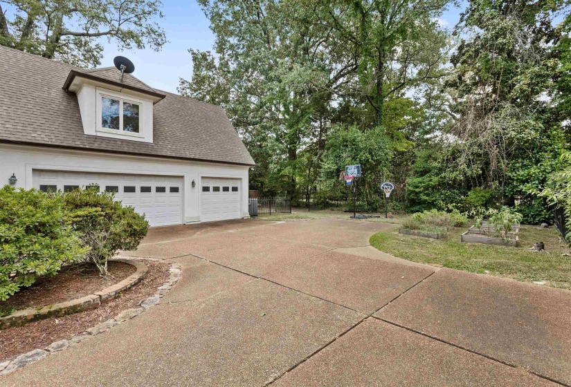 371 CHERRY CIR, Memphis, Tennessee 38117, 4 Bedroom Bedrooms, 11 Room Rooms,3.2 BathroomBathrooms,Residential,For Sale,CHERRY,0,10203134