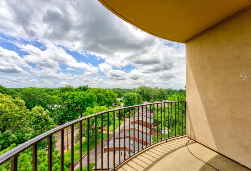 Watch the day begin in spectacular fashion from the two east-facing oversized balconies. With a third balcony adding even more outdoor space, you’ll have endless opportunities to enjoy Memphis from above.