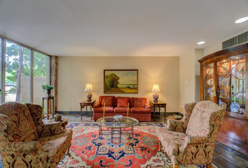 Whether greeting guests, meeting neighbors, or simply passing through, the lobby’s refined yet relaxed design makes every arrival feel special.