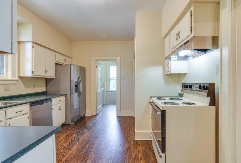 1464 PEABODY AVE, Memphis, Tennessee 38104, 3 Bedrooms Bedrooms, ,2 BathroomsBathrooms,Duplexes,For Sale,PEABODY,10203609